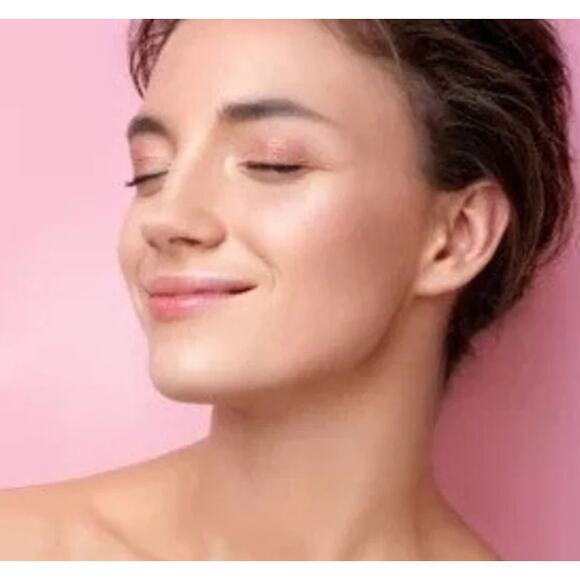 Revolution Vivid Baked Highlighter, Rose Gold Lights, NWT - Picture 3 of 3